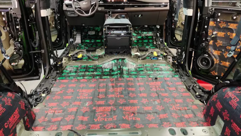 Шумоизоляция пола Cadillac Escalade-1