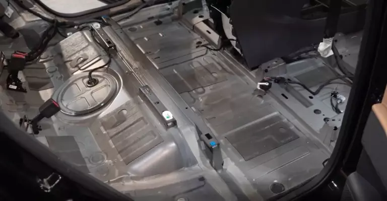 Шумоизоляция пола Geely Galaxy Starship 7-02