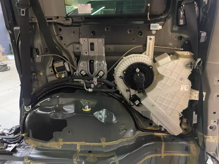 Шумоизоляция багажника Honda Stepwgn-3