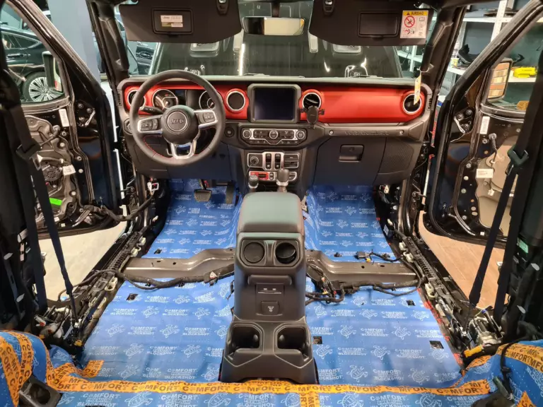 Шумоизоляция пола Jeep Wrangler Rubicon-2