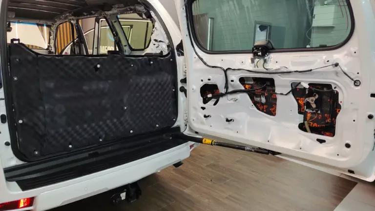 Шумоизоляция дверей Land Cruiser Prado-8