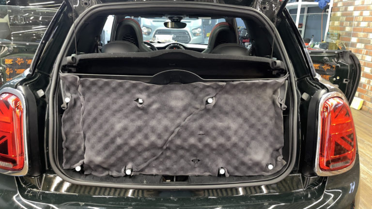 Шумоизоляция багажника MINI Cooper Clubman 2022-3