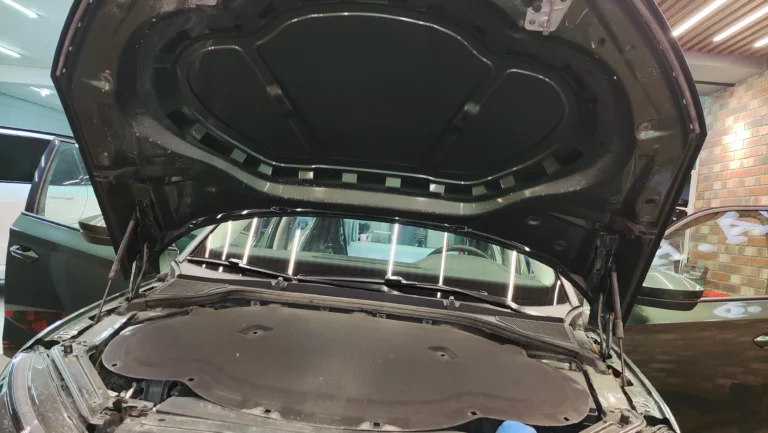 Шумоизоляция капота Skoda Octavia A8-1