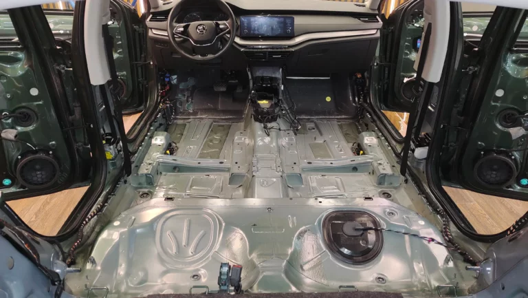 Шумоизоляция пола Skoda Octavia A8-1