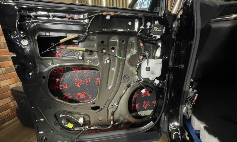 Шумоизоляция двери Toyota Alphard 2017-2