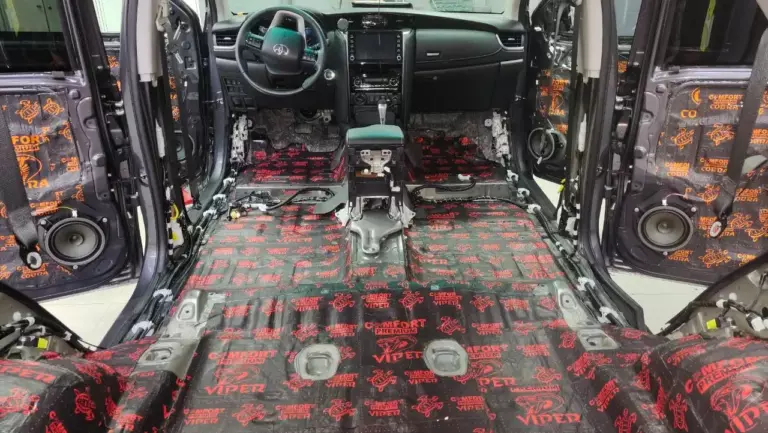 Шумоизоляция пола Toyota Fortuner-1