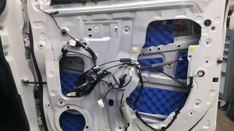 Шумоизоляции дверей Toyota Roomy-3