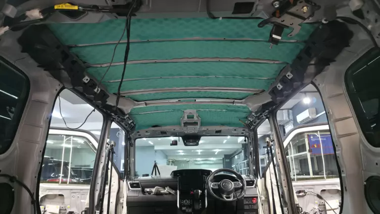 Шумоизоляции крыши Toyota Roomy-3