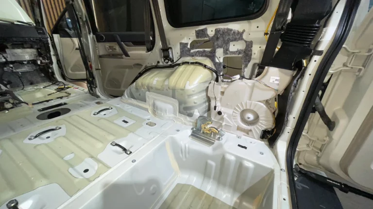 Шумоизоляция багажника Mitsubishi Pajero-1