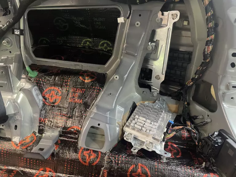 Шумоизоляция багажника Jeep Grand Cherokee-3