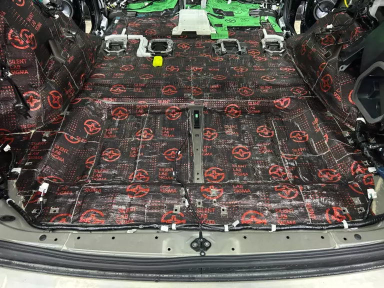 Шумоизоляция багажника Toyota Land Cruiser Prado-1
