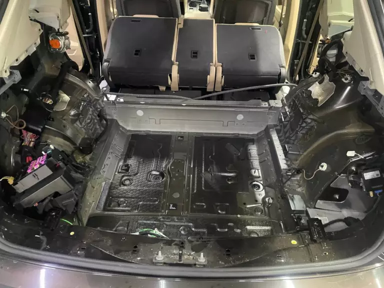 Шумоизоляция багажника Volkswagen Touareg-1