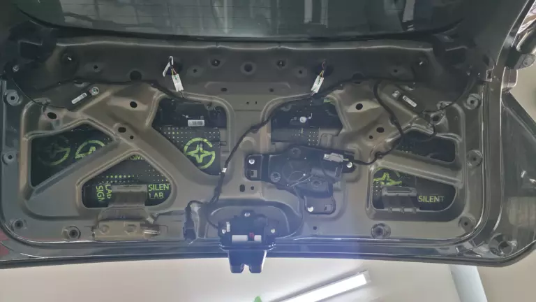 Шумоизоляция дверей Geely Atlas-6