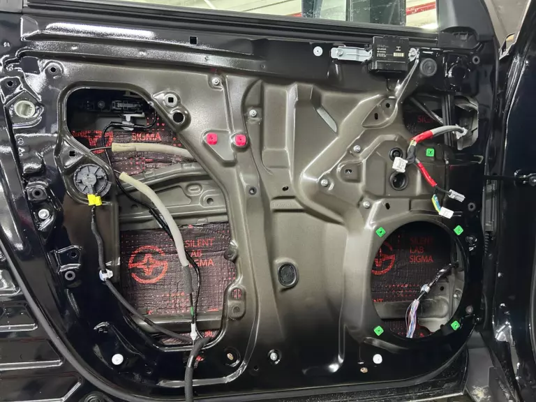 Шумоизоляция дверей Toyota Land Cruiser Prado-1