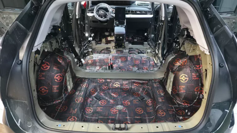 Шумоизоляция пола Geely Atlas-2