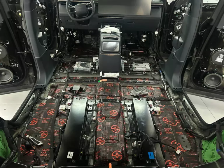 Шумоизоляция пола Lynk & Co 900-2